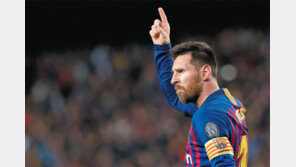 하늘 아래 ‘축구 유일神’ 메시 600골째