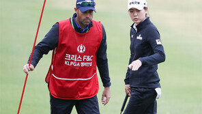 세계가 주목하는 KLPGA, 세계화 이끄는 ‘파란눈 도우미’