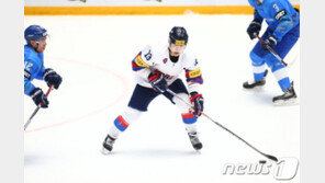 남자 아이스하키, 2연승 후 첫 패배…중간순위 3위