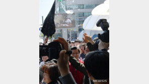 정부 규탄집회 나선 황교안, 광주시민들 물세례 받아