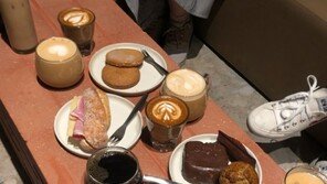 블루보틀=‘느림의 미학’ …콘센트·와이파이 無, 기본 대기시간 15분