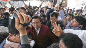 황교안 “광주 애국시민 피흘려 지킨 자유민주주의 흔들려”