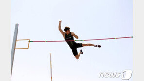진민섭, 장대높이뛰기 5m71 한국신 수립…세계선수권 출전권도 획득