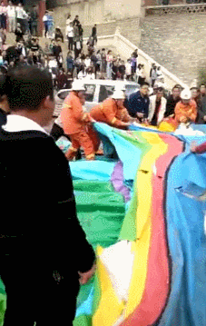 [영상]中 에어바운스 뒤집혀 어린이 2명 사망, 미끄럼틀 참사 다음날 또…