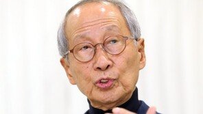 윤여준, 文대통령 ‘적폐청산’ 언급에…“큰 변화 기대 어려워”