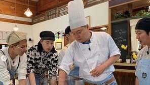 ‘강식당2’ 오픈날 1만명 운집 “인터넷 추첨 변경, 저녁 영업 개시”