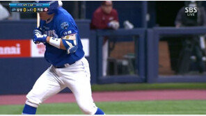 강민호, 안우진 속구 맞고 쓰러져…아이싱 치료 중