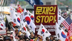 한국당 3주째 거리서 文비판…광화문 1만명 운집