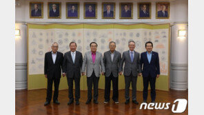 전직 국회의장 만난 文의장 “국민께 부끄러워…정치복원 고민”