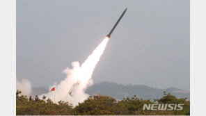 국방부 “北 신형전술유도무기, 240·300mm 방사포 다수 발사”