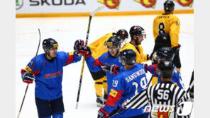 男 아이스하키, 벨라루스에 4-1 역전승… 대회 3위 마감