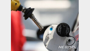 국제유가, 2% 넘게 하락…트럼프 대중 추가관세 위협 영향