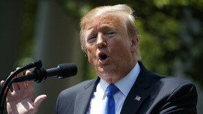 트럼프 “대중무역적자 매년 585조원…더이상 안돼”