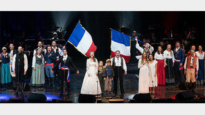 “노트르담 성당 화재로 큰 슬픔… 새로운 모습 소망하며 노래”