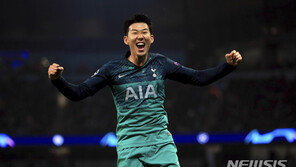 “팬들은 영웅 손흥민 따라가려고 아침 일찍 일어날 것”