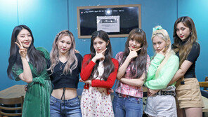 걸그룹 에버글로우, 특별 사진전 열고 팬들에게 고마움 전해