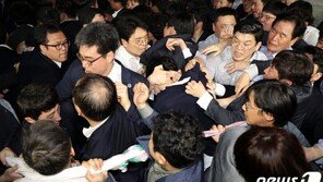 한국당에 고발된 與의원들 “정치프레임 끼워맞춘 가짜뉴스”