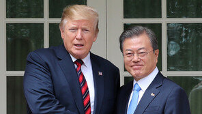 문 대통령, 오늘 밤 트럼프와 통화…靑 “한반도 상황 논의”