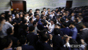 검찰 “패스트트랙 고발 의원 97명”…공안부로 사건 배당