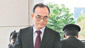 문무일 “수사 개시-종결 구분돼야”… 경찰의 수사종결권 제동