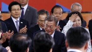 여야가 평가한 문재인 정부 2년은?…진보·보수 엇갈려