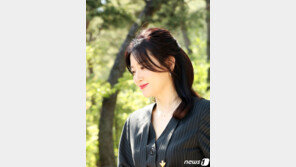 이영애, 49세에도 독보적 우아함…변함없는 여신 미모