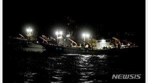 연평도 등대, 45년 만에 재점등…北해안포에 타격 원점 노출 논란