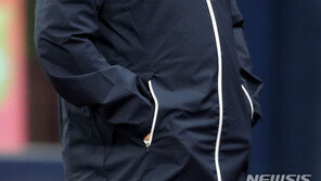 류현진 완봉승에 김태형 감독이 떠올린 추억 한 토막