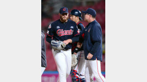 ‘너마저…’ 롯데 톰슨, 4.2이닝 5실점 강판