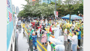 온천수로 물총 싸움하고, 온천수 맞으며 DJ파티