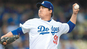 93구로 끝… ‘사이영급 괴물’ 두번째 완봉 류현진, 4승 공동2위