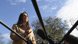 백악관 “韓의 대북인도적 지원 간섭 안해…최대압박 계속”