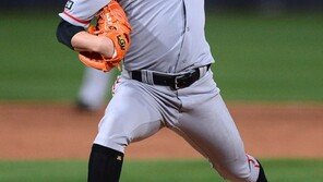 선발 9명 10승, 마무리 정우람 구원 3승…한화 마운드의 불행한 현실