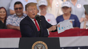 고도의 협상 전략?…트럼프 “中이 무역협상 합의 깼다”