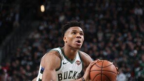 ‘18년 만의 콘퍼런스 결승 진출’ 밀워키 이끈 아데토쿤포 “놀라운 일이다”