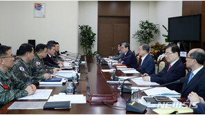 文대통령 취임 2주년에 또 미사일 쏜 北…靑 당혹감 역력