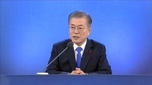 文대통령 “北 발사체, 단거리 미사일로 추정”