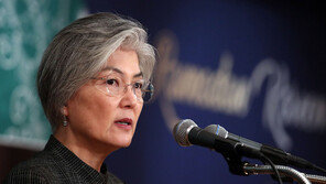 강경화 “상황 바뀐 것 같다”…대북 인도적 지원 논의 불투명