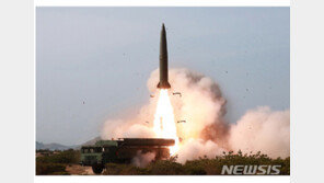 北 단거리 미사일 정체는…신형전술무기 ‘실사격’ 훈련했나
