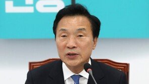 손학규 “文대통령 2년간 뭘했는지…경제는 중환자 상태”