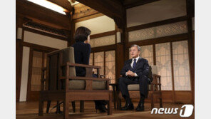 文대통령 대담 진행자 송현정 비판 靑청원…동의 1만 넘어