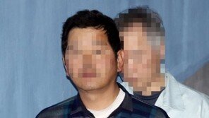 ‘윤석열 협박’ 유튜버, 구속영장 심사 포승줄 출석