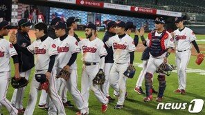 롯데, 하루 만에 탈꼴찌 했으나…총체적 난국 극복할 수 있을까