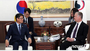 김연철 “오늘 만남 중요”…美비건 “면담 기대하고 있다”