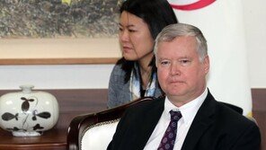 美비건, 청와대서 김현종과 면담…정상간 통화 후속조치 논의