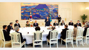 문재인 대통령과 간담회 가진 사회원로들 어떤 말을 했나