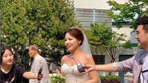 ‘순백 드레스’ 알리, 홍은희·길구봉구 ★들 축하 속 결혼