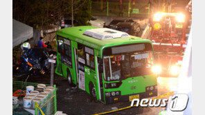 사당동 마을버스, 언덕길서 미끄러져…승객 9명 부상