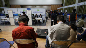 일하는 50세 이상 절반 ‘워킹푸어’…월소득 87만~110만원