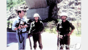 ‘택시운전사’ 힌츠페터·김사복 5·18묘역서 39년만에 재회하나